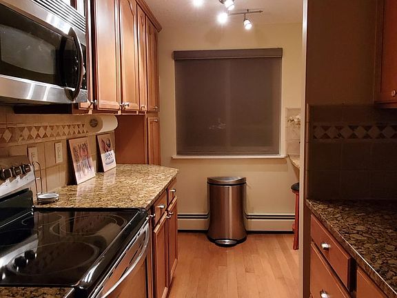Kitchen and small eating area/kitchen nook.
