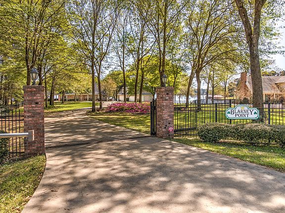 2nd image of 450 Shoreline Dr