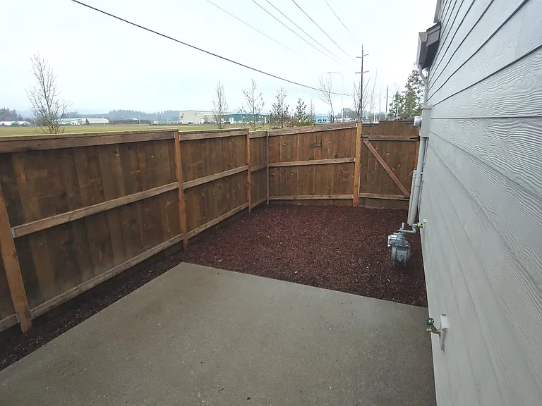10490 NW 292nd Ave — Photo 35