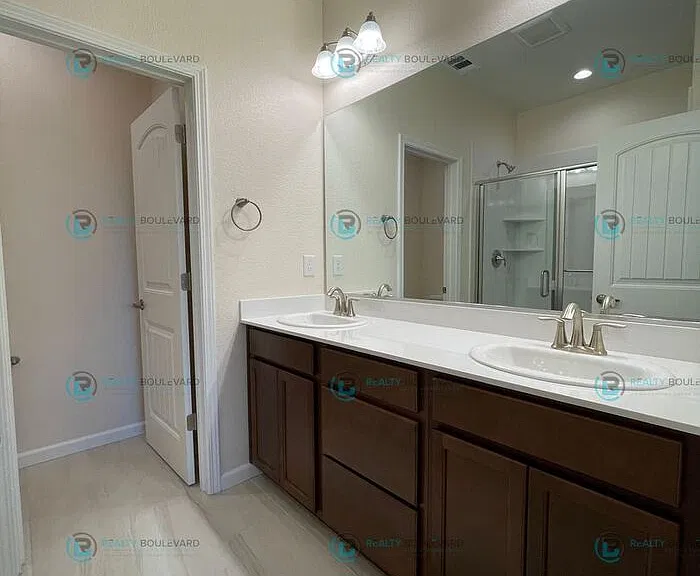 1011 Middle Gate Rd #1011 — Photo 45