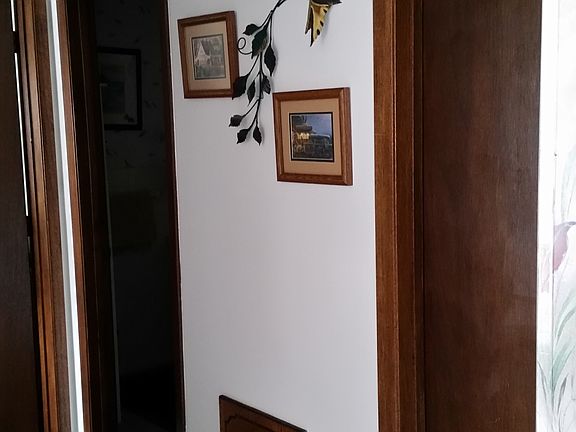 Hall to MBR, Bath, MBR