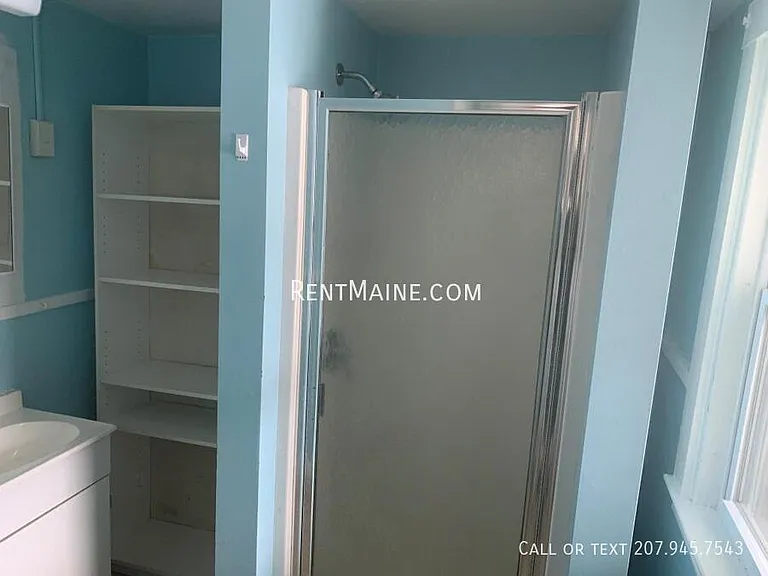 198 Center St #4 — Photo 4