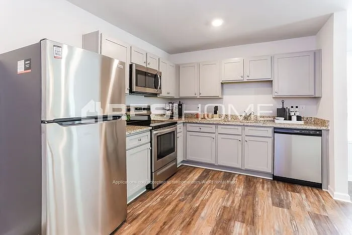 3 bed, 2.5 bath, 1688 sqft, $1,845 — Photo 3