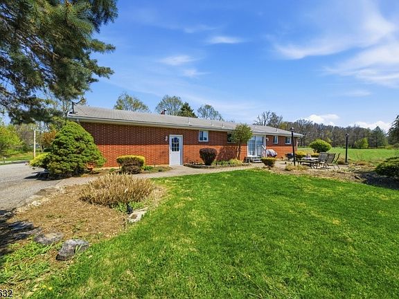4th image of 131 Califon Rd