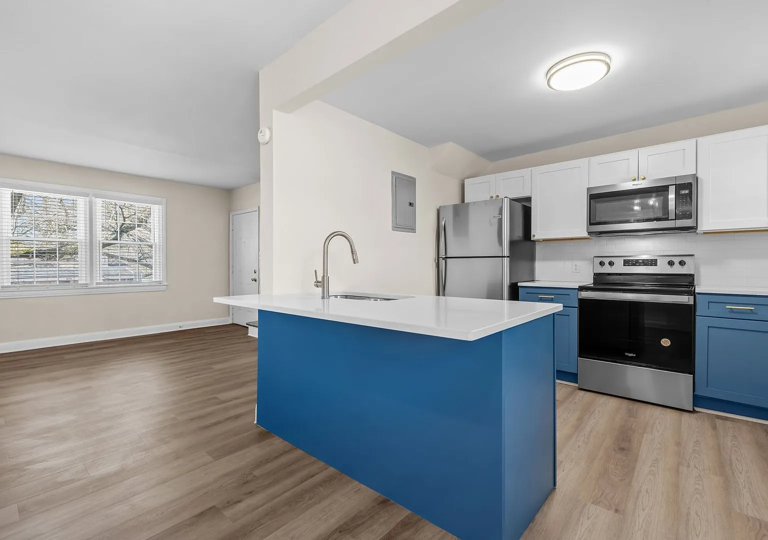 Spacious 1 Bedroom Duplex in Trinity Park, blocks from Duke! - Renovated & Pet Friendly — Photo 1