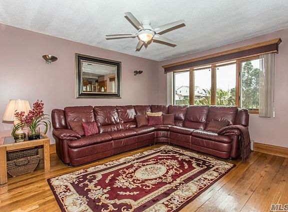4th image of 1732 Powers Ave
