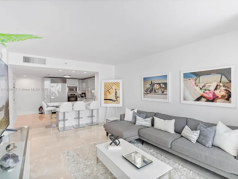 6801 Collins Ave #1402 — Photo 7