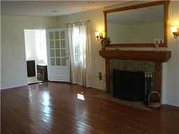 LR w/custom granite/oak FP and Oak Flrs.