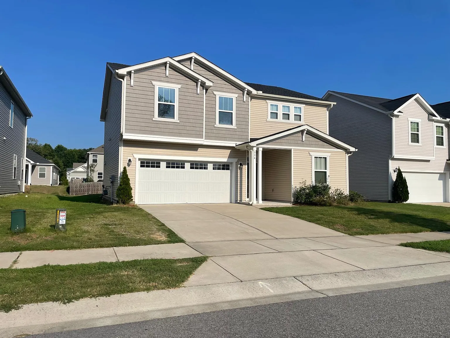 4 bed, 2350 sqft, $2,200 — Photo 3