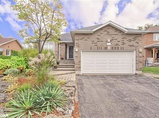 40 Chalmers Dr, Barrie, ON L4N8A4