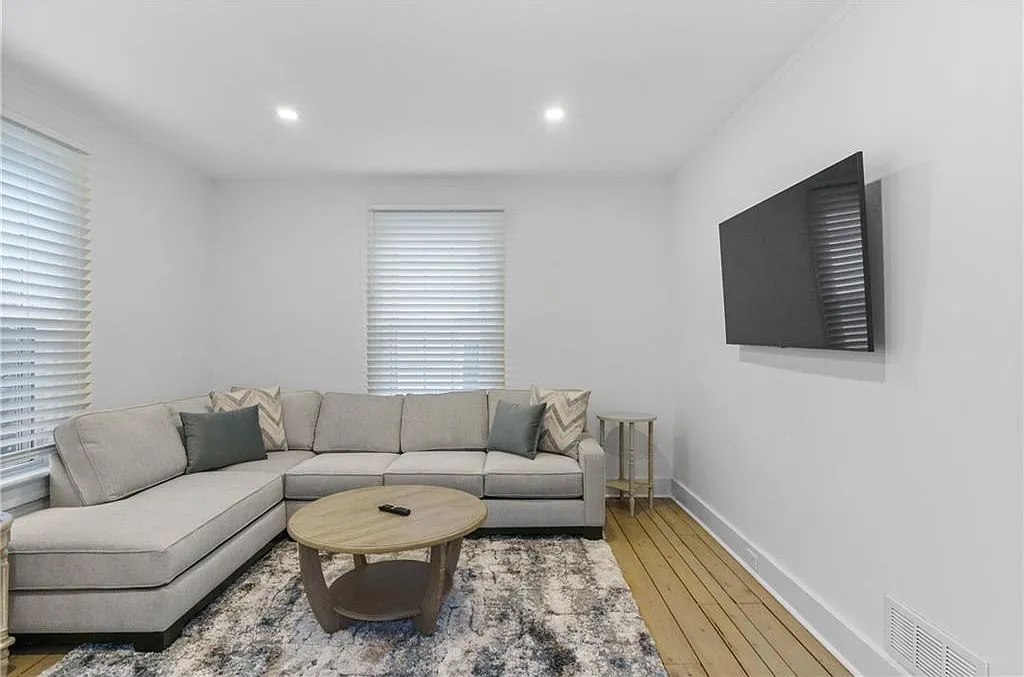 1 bed, 800 sqft, $2,800 — Photo 3