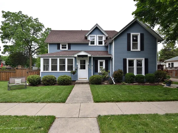 132 Woodlawn St, Geneva, IL 60134