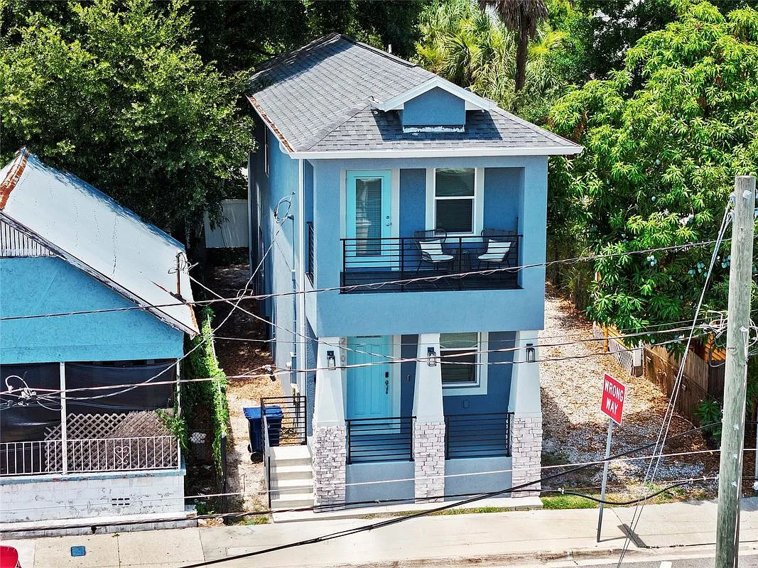 3 bed, 3.0 bath, 1384 sqft, $3,450 — Photo 1