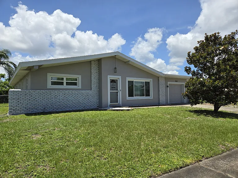 1517 Watrous Dr — Photo 1