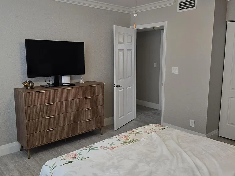 7580 Regency Lake Dr #402 — Photo 27