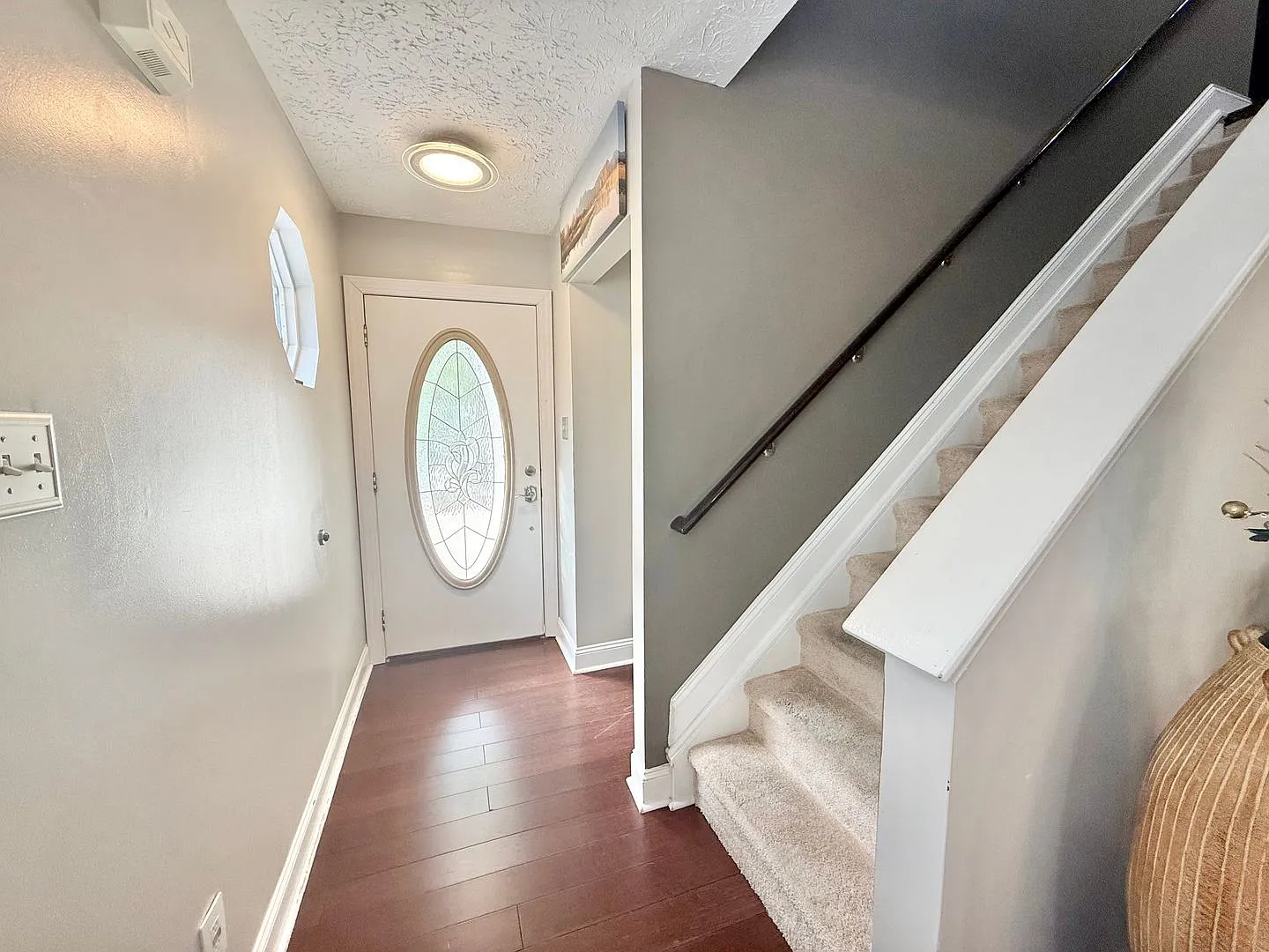 **Offering Refundable Application Fees** Charming 3bd, 2.5ba Raleigh Home With A Fenced Yard With... — Photo 2