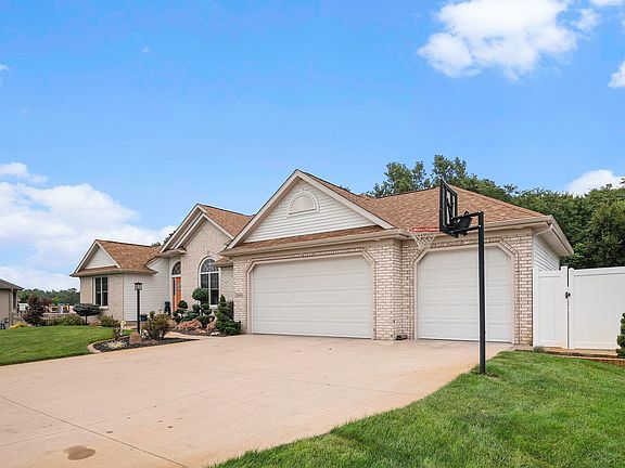 3rd image of 20456 Falcon Brook Ct