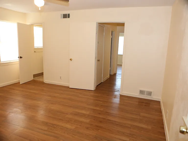 1301 Bandera Ln — Photo 8