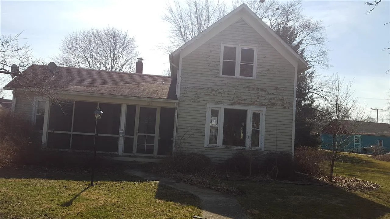 203 E Carroll St photo 1