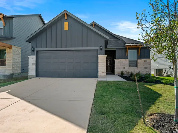 4040 Paddock Trl, Seguin, TX 78155