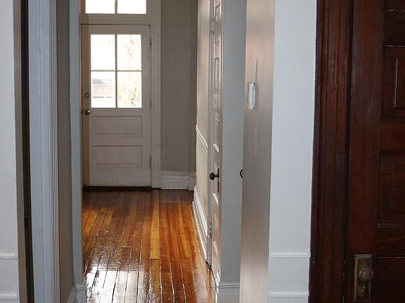 hallway leading into the kitchen