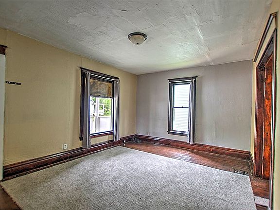 4th image of 959 W Macon St