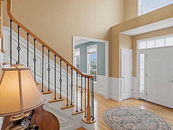5th image of 11 Howarth Dr