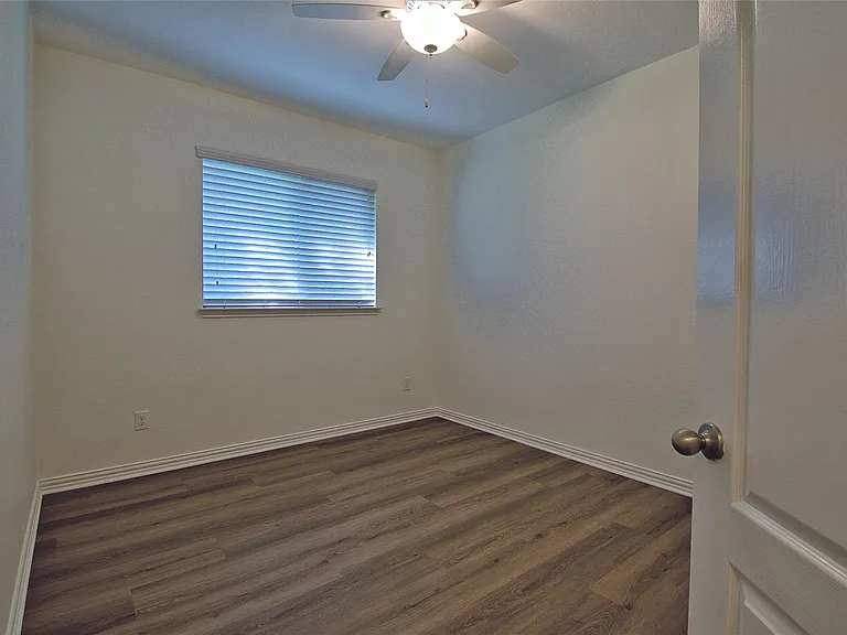 413 Granite Rock Ln — Photo 15