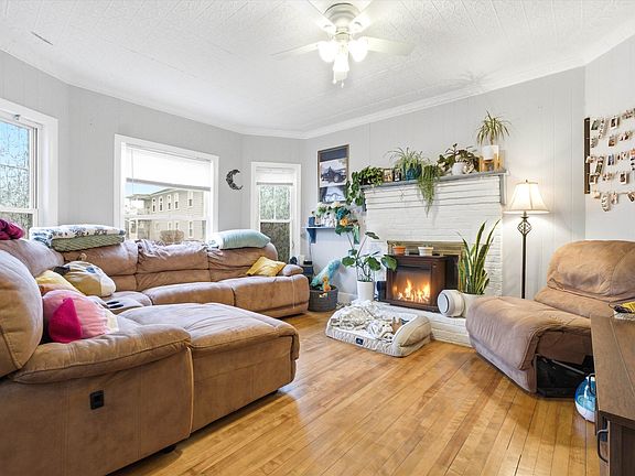 4th image of 636 Summer Street