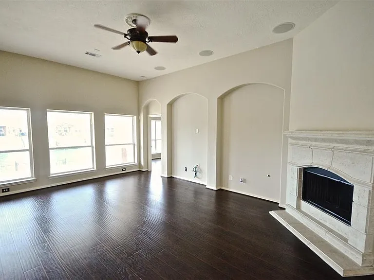 2727 Lake Villa Dr — Photo 3