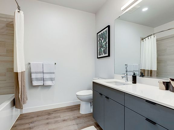 Verde Esterra Park apartments community photo