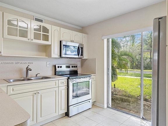 5th image of 8941 NE 4th Avenue Rd #8941