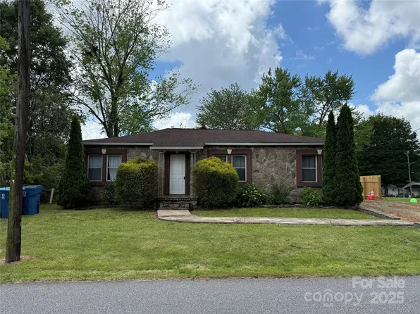 157 5th Ave N, Taylorsville, NC 28681