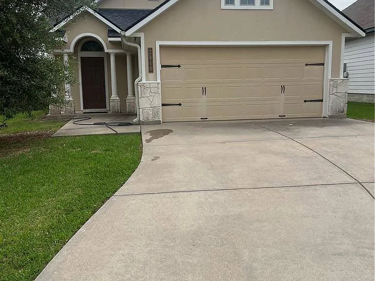 2810 Silver Oak Dr — Photo 1