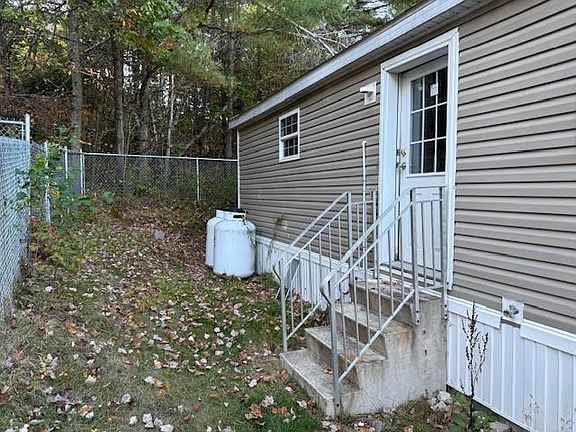 4th image of 62 Eastman Hill Road