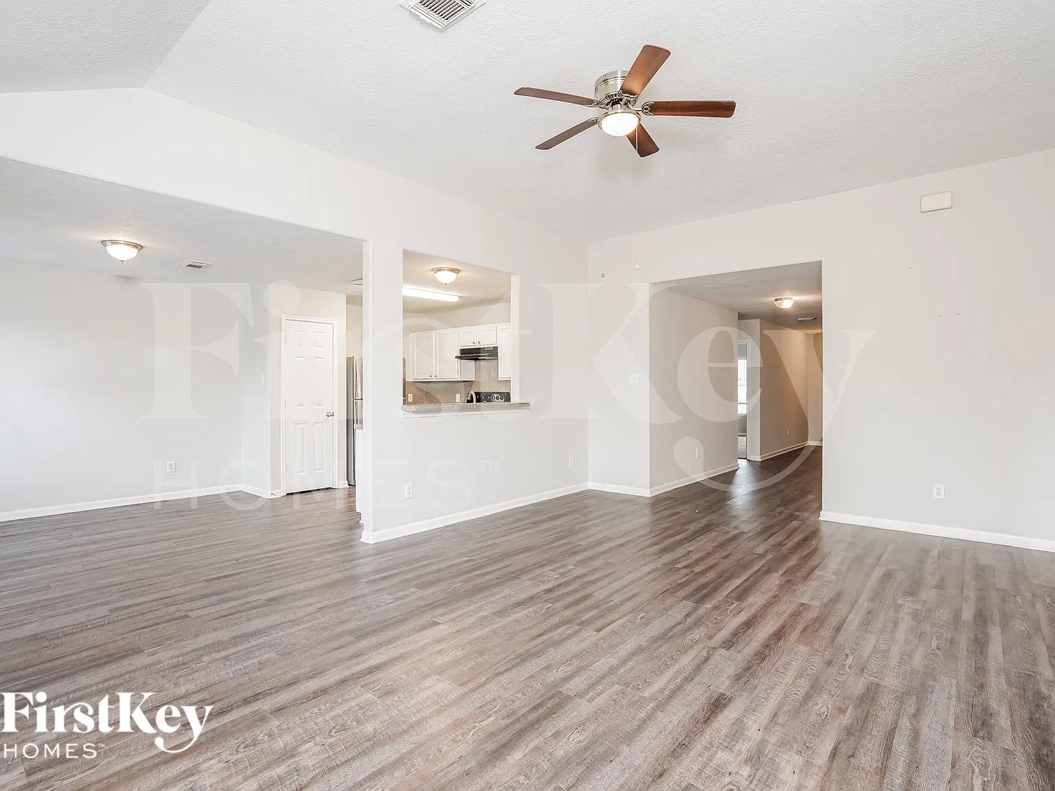 3 bed, 2.0 bath, 1576 sqft, $1,840 — Photo 4