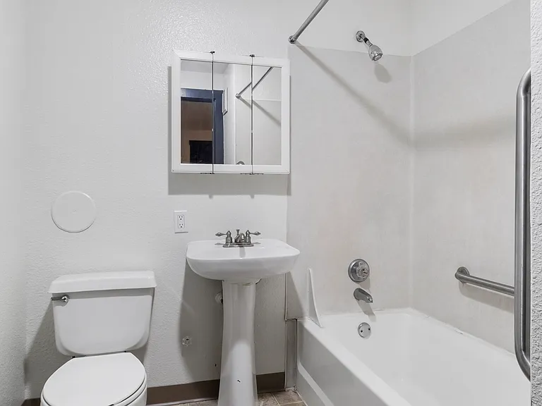 Kensington Apartments — Photo 65