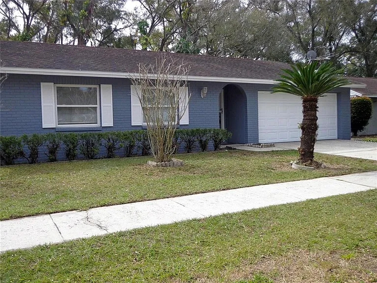721 Regent Cir S — Photo 1