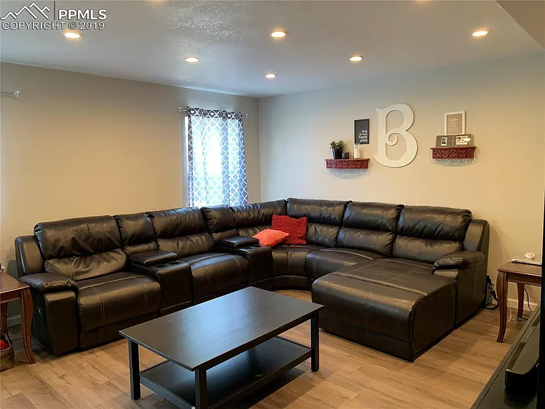 8228 Firethorn Dr — Photo 4