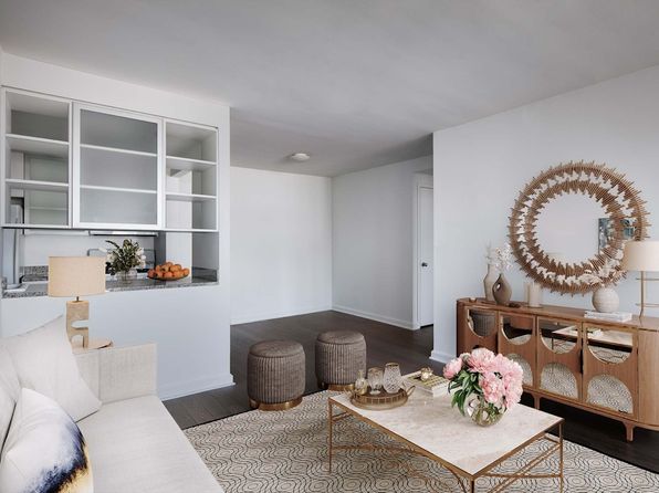 500 W 56th St APT 827