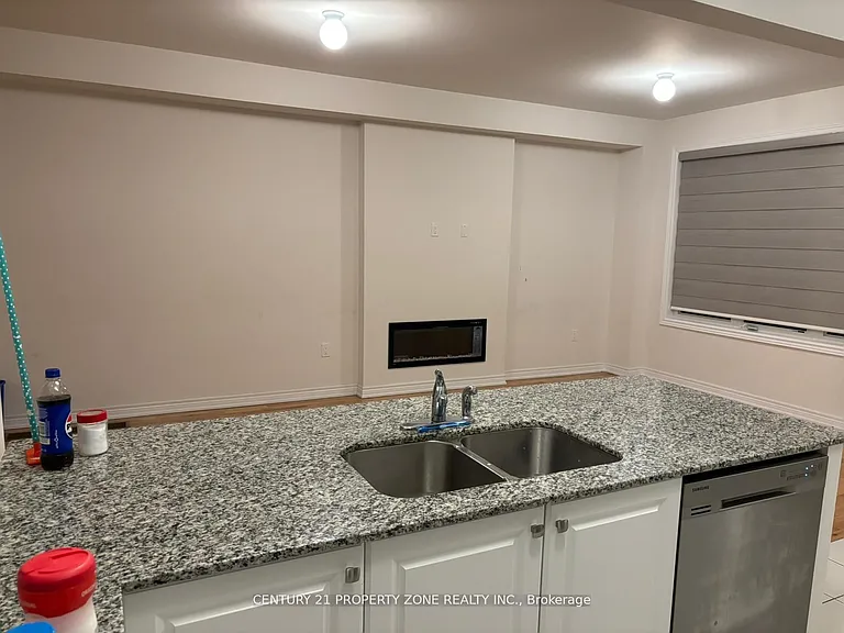 1272 Amherst Gate — Photo 3