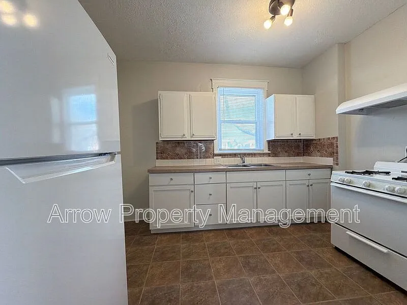 Building Photo - 2068 S 18th St #1