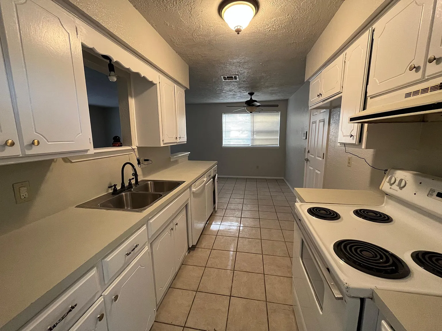 3 bed, 1070 sqft, $1,500 — Photo 4