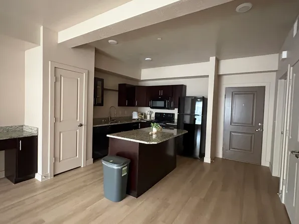 1182 W 200 N #D112, Centerville, UT 84014