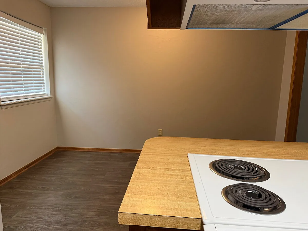 2 bed, 1.5 bath, 1100 sqft, $1,250 — Photo 2