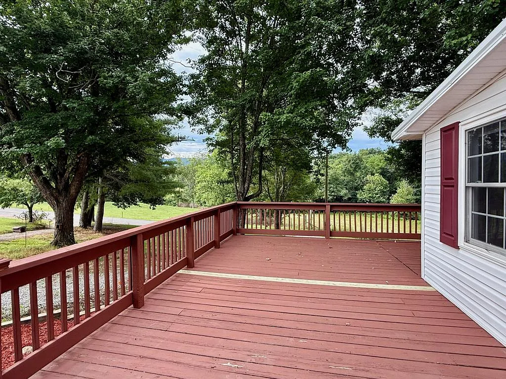 6710 Cedar Creek Rd — Photo 3