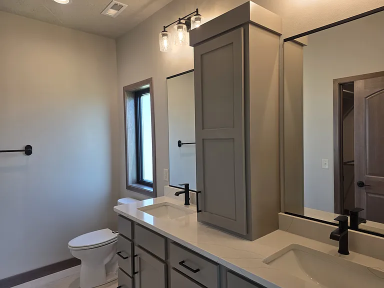 414 N Almond Ave — Photo 13