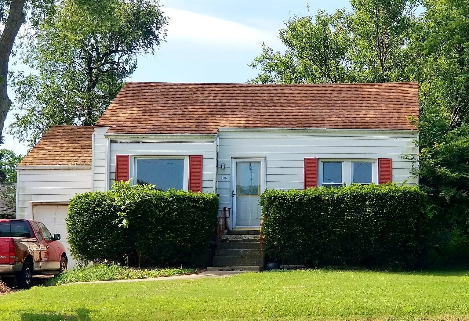 1635 Maple Ave photo 1