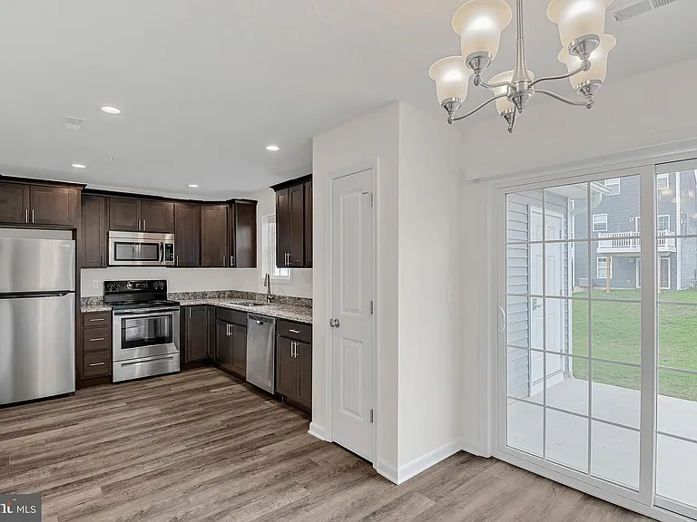 2607 Maplewood Cir — Photo 12