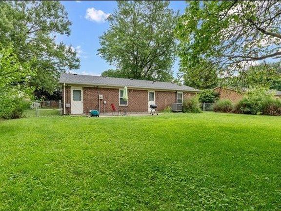 2nd image of 1303 Sunshine Ln